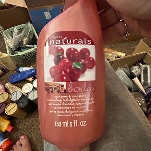 Avon Naturals Cranberry and Cinnamon Nourishing Indulgence Shower Gel